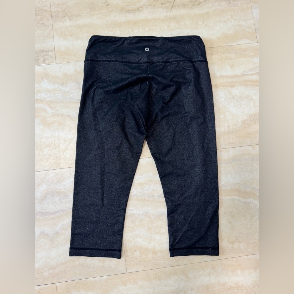 LULULEMON Cropped Denim Style Leggings (US 6)